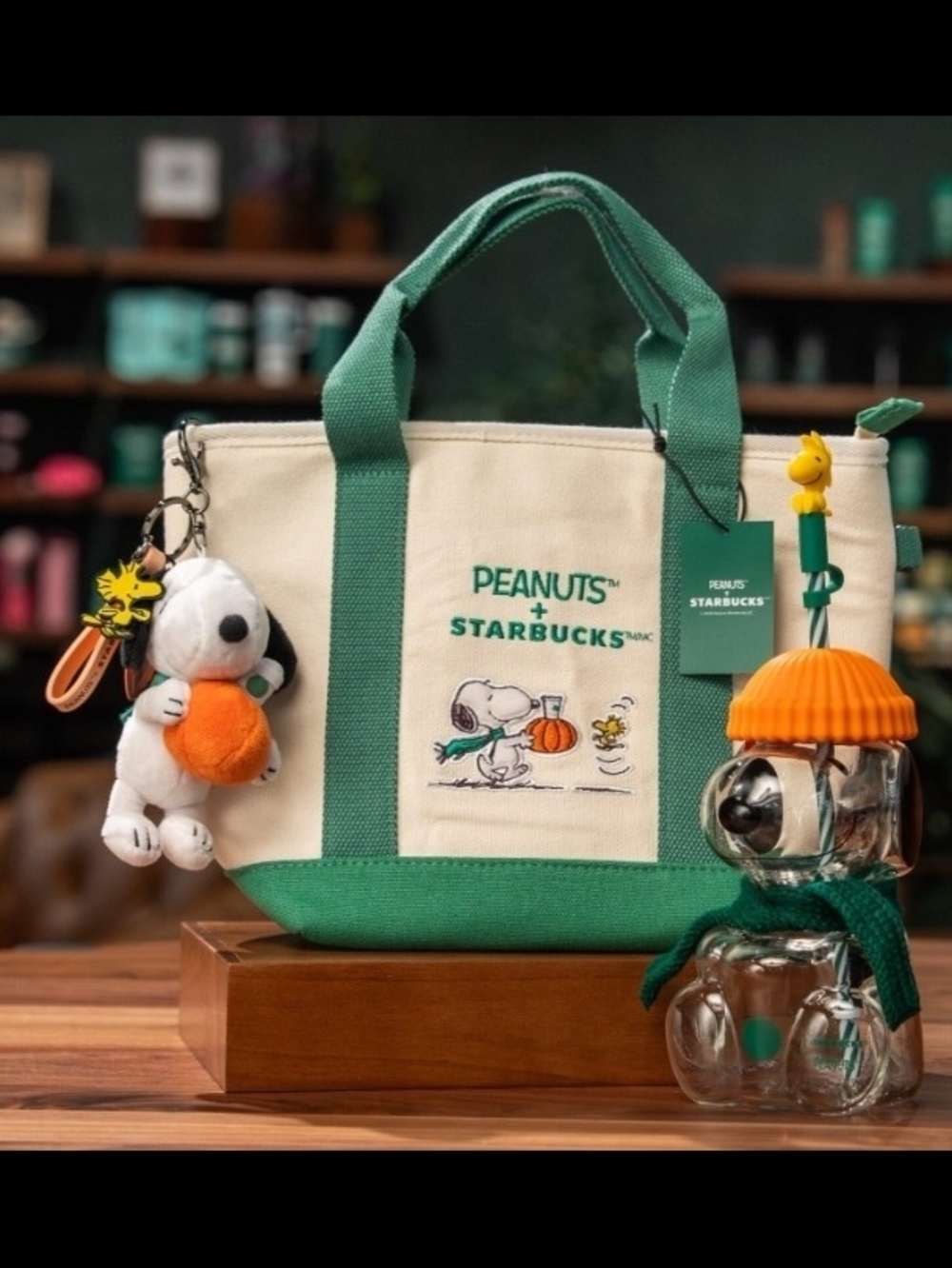 2026 Peanuts x Starbucks Snoopy Collectible Set – Tote, Charm & Glass Tumbler
